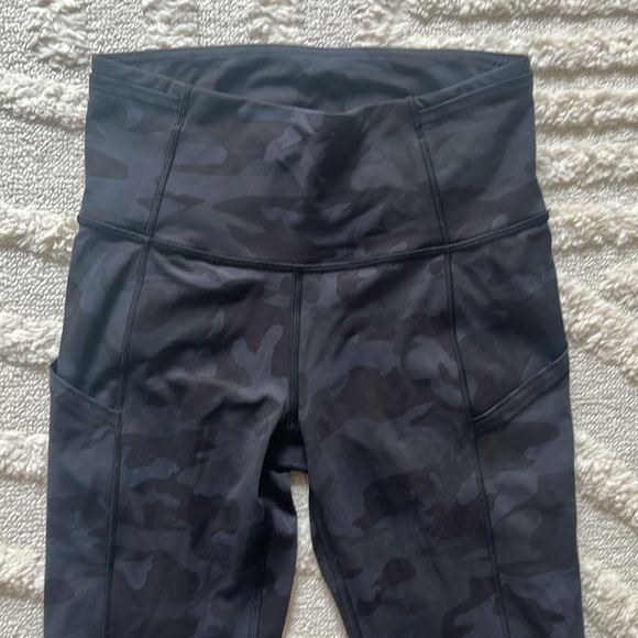 Lululemon EUC Fast and Free high rise tights 25” - Picture 2 of 6